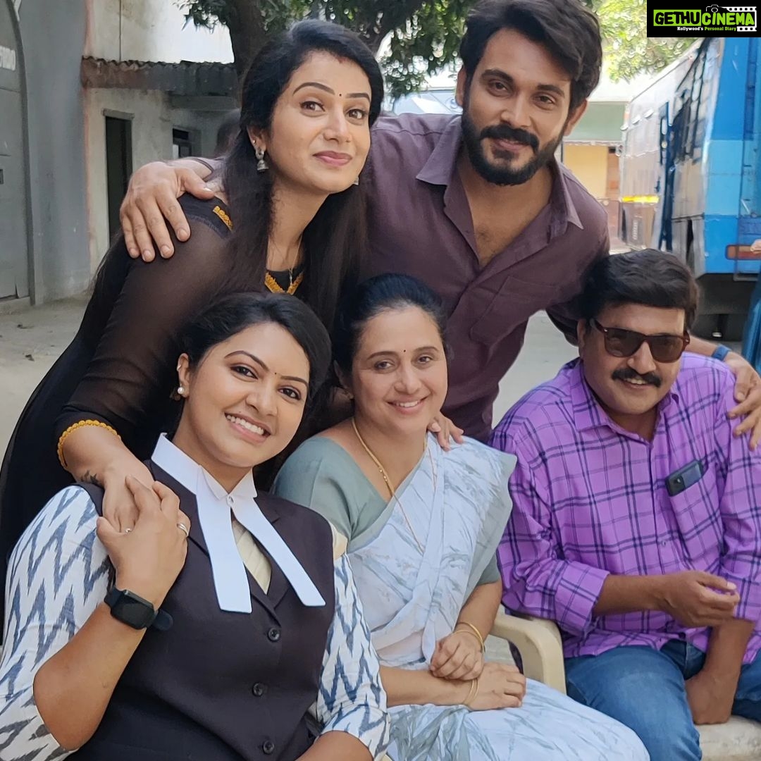Rachitha Mahalakshmi Instagram - Thanku PPA team nd thanku for d whole crew for having me on d show.... ππ»ββοΈππππ It was pleasure working with extremely lovely co stars...... Abhishek sirπ€π€π€ @devayani_raajakumaran π @parvathyofficial π @nivashinidivya π₯° @niyazj_official βΊοΈ @devipriya23_official π @vandanamichael3 π ππππ Hope v work again ππππ #pudhupudhuarthangal #zeetamizh πππππππ