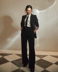 Radhika Apte Instagram - WIB 🖤 #youknowwhatimean #iykyk 

Outfit - @massimodutti

Styling - @alliaalrufai @nayaabrandhawa @alliaandnayaab

Makeup - @eshwarlog
Hair - @jrmellocastro

📷 - @yugammonga