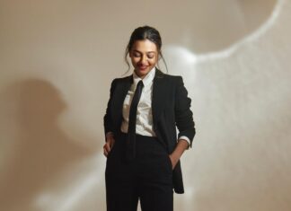 Radhika Apte Instagram - WIB 🖤 #youknowwhatimean #iykyk Outfit - @massimodutti Styling - @alliaalrufai @nayaabrandhawa @alliaandnayaab Makeup - @eshwarlog Hair - @jrmellocastro 📷 - @yugammonga