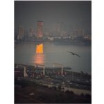 Radhika Apte Instagram - The sun set in the building reflection #mumbaisunset #golden