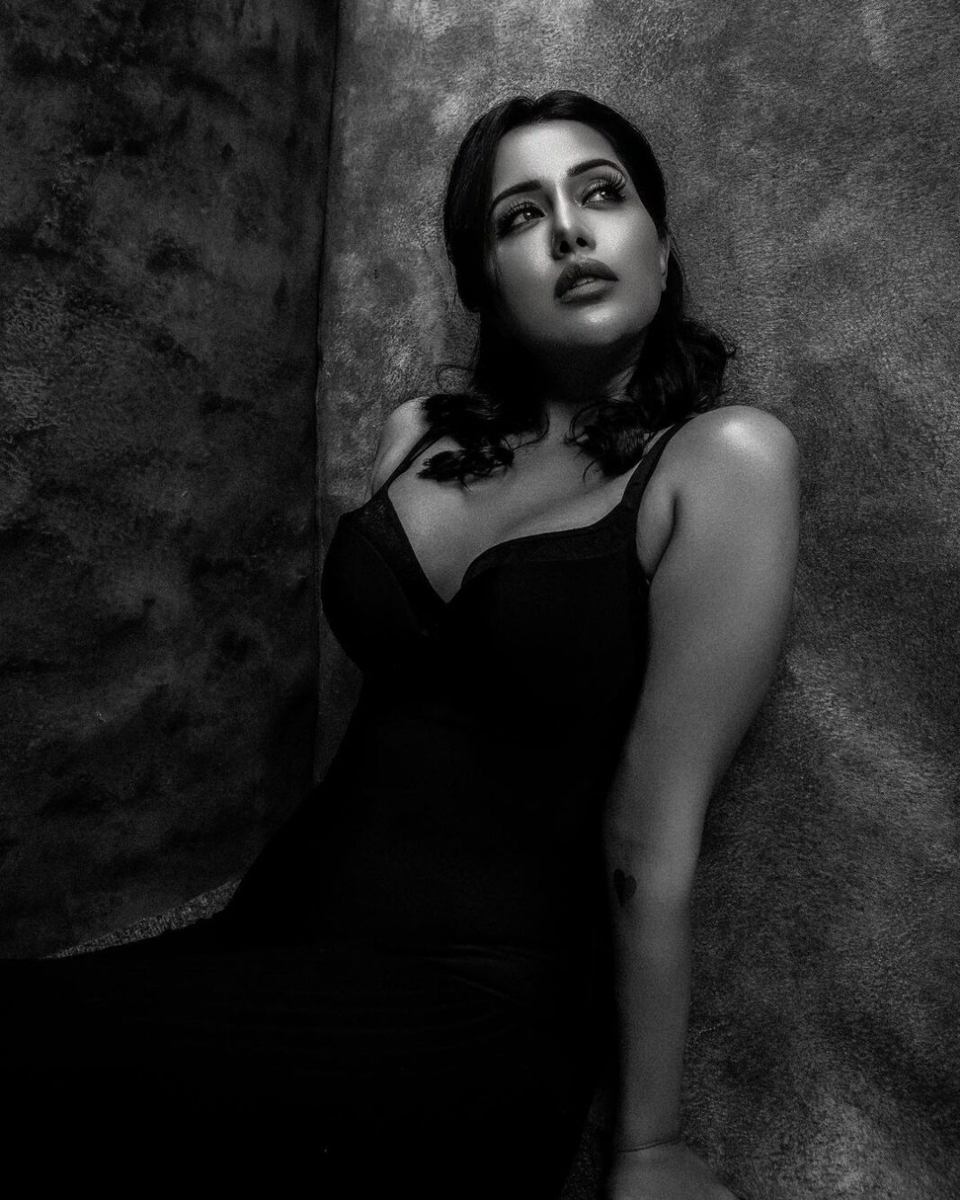 Raiza Wilson Instagram - Sad girl autumn 🍂 @palaniappansubramanyam @ramya_mua @basement._studios