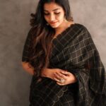 Rajisha Vijayan Instagram - Draped in black and gold 🖤 Sardar Kerala Promotions 🥻 @jugalbandhi 📸 @jiksonphotography 💄 @seema_haridas_official Assisted by @lakshmi_jaganthan #sardarmovie #diwalirelease #oct21