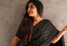 Rajisha Vijayan Instagram - Draped in black and gold 🖤 Sardar Kerala Promotions 🥻 @jugalbandhi 📸 @jiksonphotography 💄 @seema_haridas_official Assisted by @lakshmi_jaganthan #sardarmovie #diwalirelease #oct21