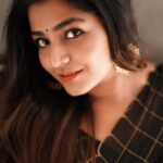 Rajisha Vijayan Instagram - Draped in black and gold 🖤 Sardar Kerala Promotions 🥻 @jugalbandhi 📸 @jiksonphotography 💄 @seema_haridas_official Assisted by @lakshmi_jaganthan #sardarmovie #diwalirelease #oct21