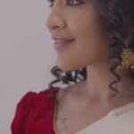 Ramya Subramanian Instagram - Ellavarkum Ente Hridayam Niranja Onamshamsakal 🤍😄. Who else is all excited like me to attack the Onam Sadhya today 😍😋!? A huge thank you to this super talented team who pulled this off like a breeze 🤗👇🏻. CONCEPT AND SHOT BY : @dimensions.dmns EDIT AND DI : @miragescope.in JEWELLERY COURTESY : @narayanapearls MUA : @snatchural_makeup / @thatbrownpenmani HAIR BY : @makeoverby_shwetha_ #HappyOnam #OnamSpecial #MalayaliGirl #OnamDay