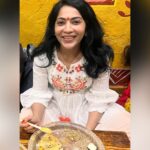 Ramya Subramanian Instagram - I Love My India 🥰 In all it’s duality and diversity ,as much as I’ve been traveling India - north south east west,there is always so much more to explore. I have longed to visit Rajasthan for a long time and thanks to @gtholidays.in ,they made it a reality 😇🙏🏻🤝. Here are all the local simple and budget friendly popular eat outs you can check in when you head this side 👇🏻. JAIPUR 1.Lassiwala 📍Jayanti Market,Jaipur 2.Nand Chaat Bandar 📍Raja Park,Jaipur 3. Gulaab Ji Chai 📍Jaipur (try the Kullad tea) 4.Choki Daani (Rajasthan Thali) 5.LMB 📍Bazar Rd (ghewar) 6.Annu Mobile Paan Bhandar 📍 Panchwati circle (fire paan) UDAIPUR 1.Panditji Ki Lemon Chai 📍Saheli Marg 2.Sukhadia Circle (Dabeli) 3.Khamma Ghani Roof Top 📍Rang Sagar 4.Vasudev Doodh Bhandar 📍Janta Marg (Rabdi) 5.Dhabology 📍 Nathdwara #RajasthanDiaries #UdaipurTravel #HiddenGemsOfUdaipur #LocalPlacesToEatInRajasthan #PinkCity #LakeCity Rajasthan, India