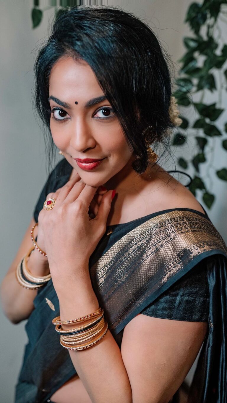 Ramya Subramanian Instagram - There is nothing better than getting festive ready ♥️🤗! 📸 @anirudh.sriknth Saree - @thepallushop MUA- @makeoverby_shwetha_