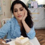 Rashmi Gautam Instagram - The only way I could motivate her to come for promotions #BommaBlockbusterOnNov4