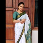 Raveena Daha Instagram - 🤍🤍🤍🤍 Wearing @kaithari_nesavu_sarees 🤍😍 #RD #raveena #raveenadaha