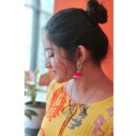 Raveena Daha Instagram – Ipo enna ? Manda mela irukura kondaiya maranthuten indha body soda . Athana ? 😂 
Beautiful silk thread jumkhas from @_.thejhumkastore._ 🖤😍
#RD #raveena #raveenadaha