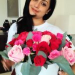 Reenu Mathews Instagram - Say it with flowers this Diwali 💕 @flowers.ae . Celebrate Love & Happiness 😊 . . #diwalilookbook #diwalireels #reelswithreenu