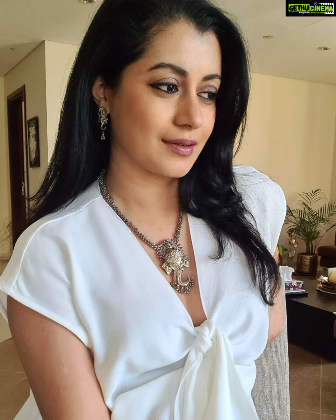 Reenu Mathews Instagram - Elegance is not about being Noticed, it's about being Remembered ❤️ Đubai