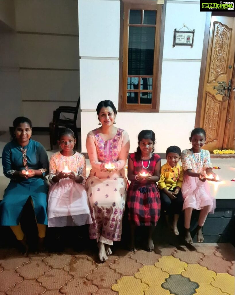 Reenu Mathews Instagram - Diwali 2022 at home. Mom & I decided to give a sweet Diwali surprise to our Househelp & family. The Happy smiles says it all. Happy Diwali once again Fam ❤️ . . #diwalivibes #diwali2022 #diwaliathome #lovenlight #gratefulheart Kerala, India