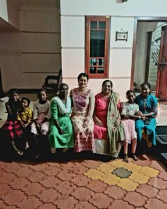 Reenu Mathews Instagram - Diwali 2022 at home. Mom & I decided to give a sweet Diwali surprise to our Househelp & family. The Happy  smiles says it all. Happy Diwali once again Fam ❤️
.
.
#diwalivibes
#diwali2022 
#diwaliathome 
#lovenlight 
#gratefulheart