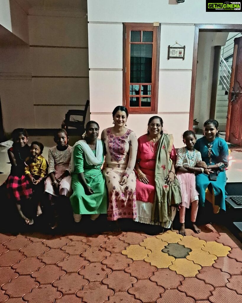 Reenu Mathews Instagram - Diwali 2022 at home. Mom & I decided to give a sweet Diwali surprise to our Househelp & family. The Happy smiles says it all. Happy Diwali once again Fam ❤ . . #diwalivibes #diwali2022 #diwaliathome #lovenlight #gratefulheart Kerala, India