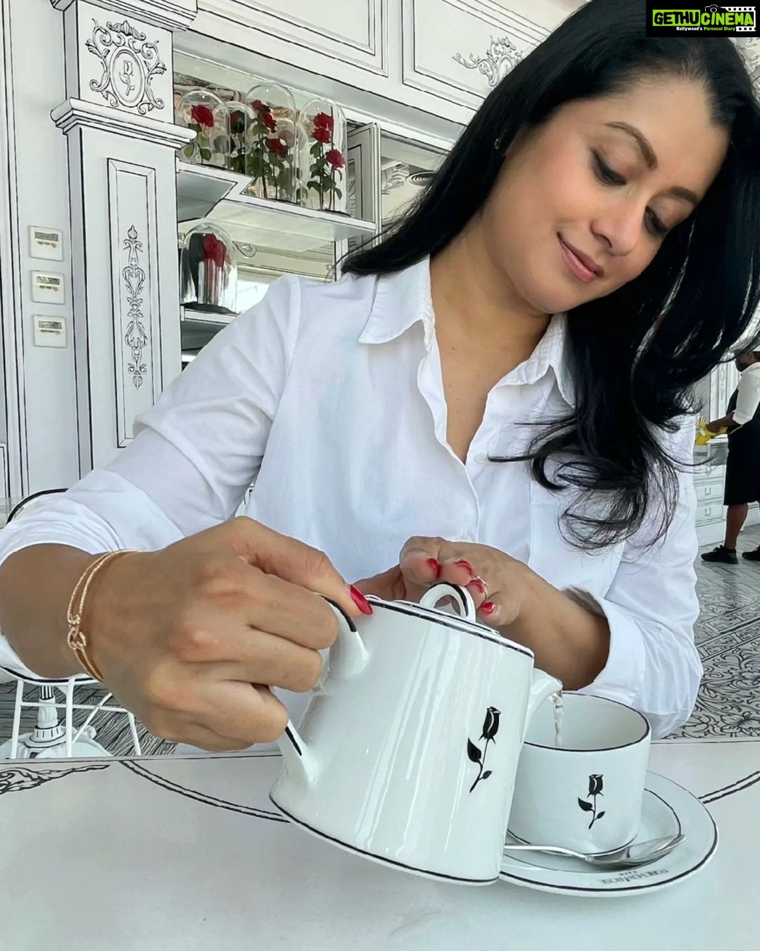 Reenu Mathews Instagram - Good morning from my favourite cafe in Dubai @foreverrosecafe ❤️ Đubai