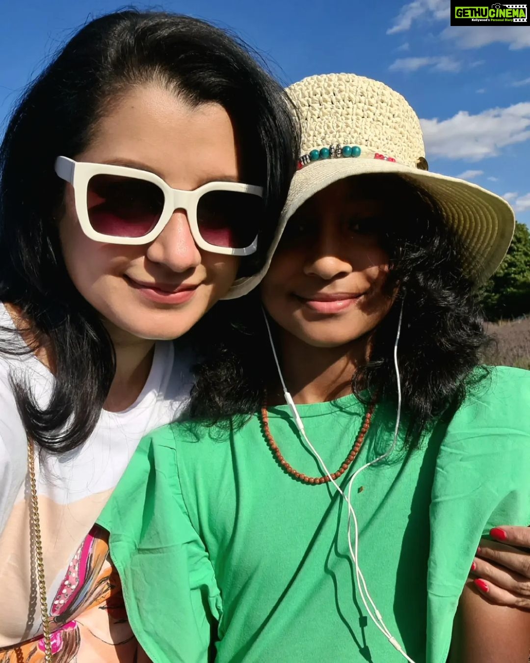 Reenu Mathews Instagram - Sending smileys your way ❤️💚