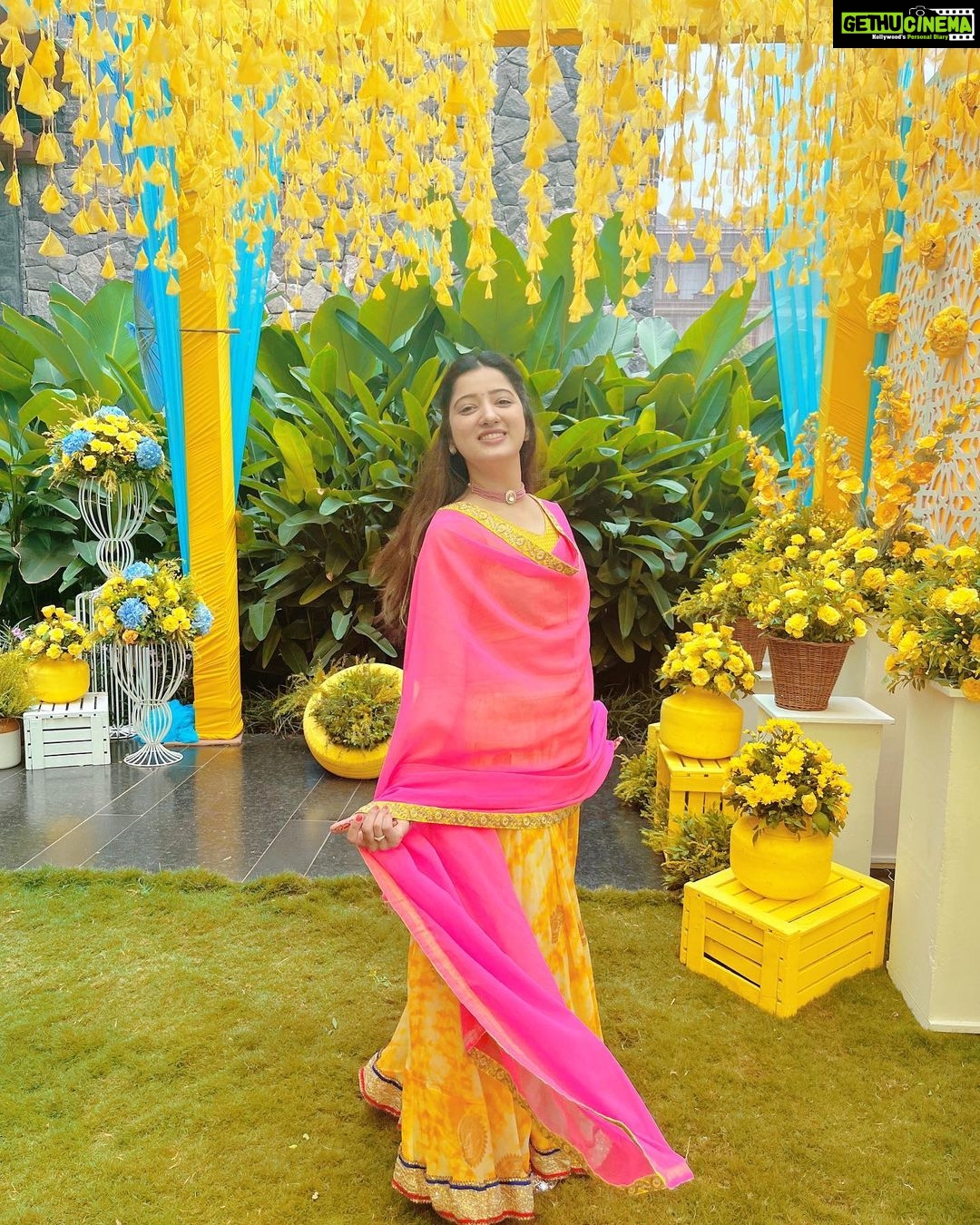 Richa Panai Instagram - Happy Navratri everyone! May this Navratri be the beginning of good time and positive energy for all of you!🌼🌼 #happynavratri #navratri #jaimatadi