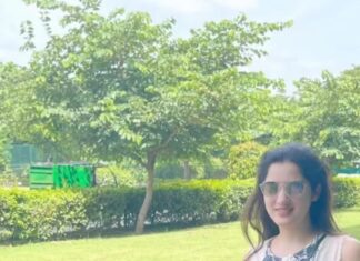 Richa Panai Instagram - Found my perfect place and song!🦚🦚 Rambagh Palace
