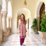 Richa Panai Instagram – Mesmerised by the beauty of this palace!!!🌺🪷🦚 Rambagh Palace