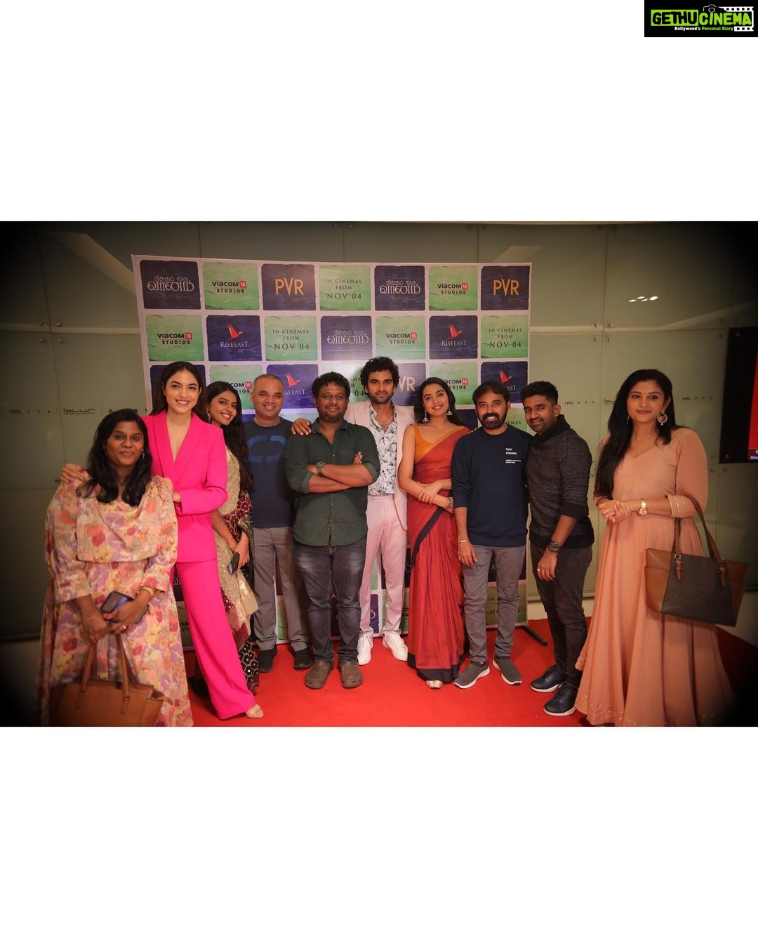 Ritu Varma Instagram - Premier night!! It’s been an incredible journey. Grateful for all the love that’s pouring in. #NithamOruVaanam in theatres near you. Go watch if you haven’t yet!! ❤️❤️ 📸 @bhoopalm_official Chennai, India