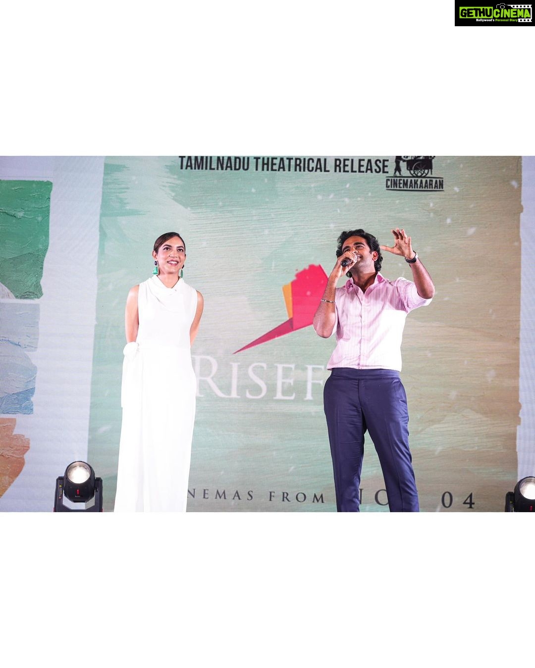 Ritu Varma Instagram - From the pre-release event of #NithamOruVaanam in Chennai last night!! 4 days to go!! See you all in cinemas ❤️ 📸 @planwcreadios @ashokselvan @aparna.balamurali @shivathmikar @rakarthik_dir @sagarpentela @riseeastentertainment @viacom18studios @gopisundar__official @vidhuayyanna @editoranthonyofficial @zmcsouth