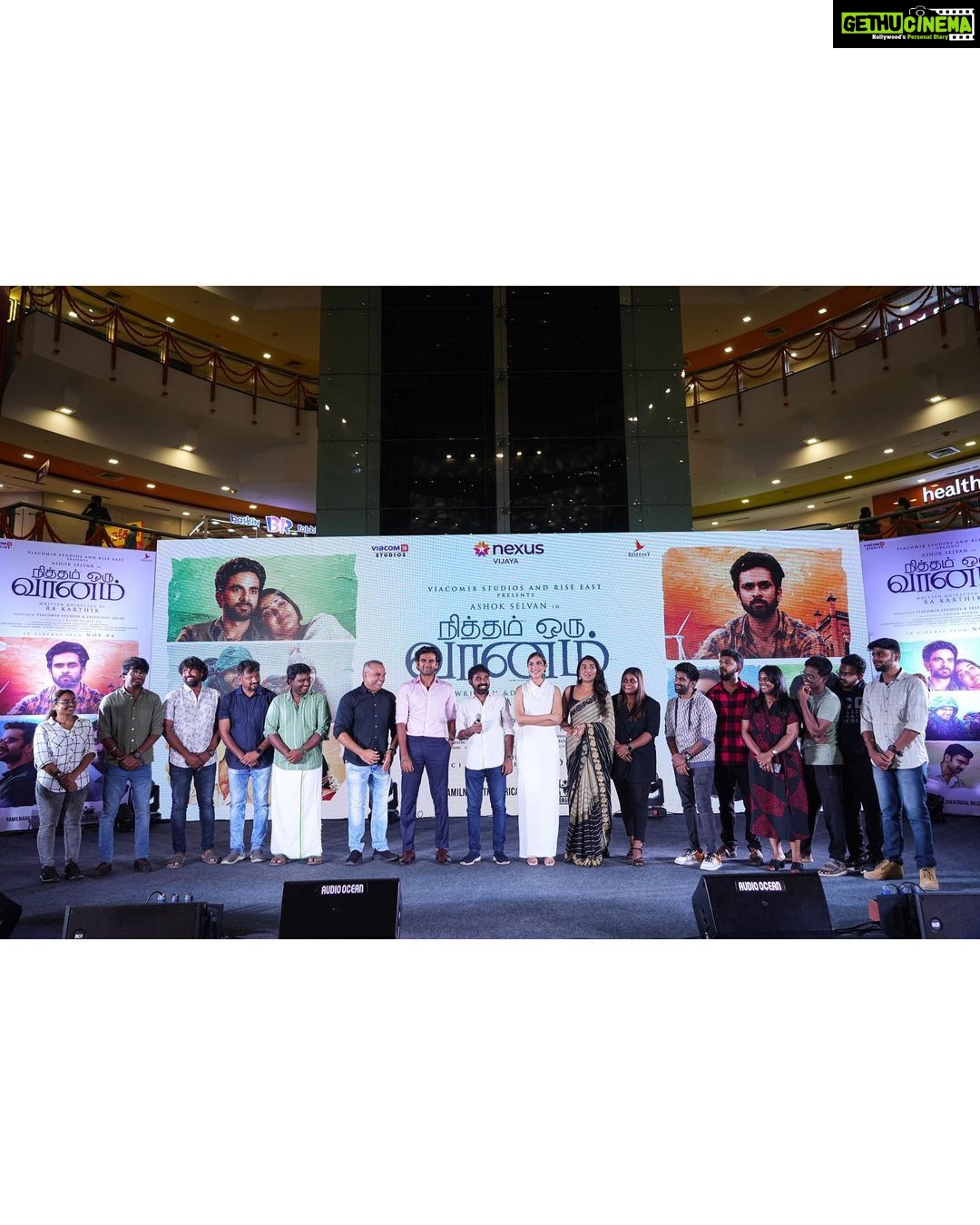 Ritu Varma Instagram - From the pre-release event of #NithamOruVaanam in Chennai last night!! 4 days to go!! See you all in cinemas ❤️ 📸 @planwcreadios @ashokselvan @aparna.balamurali @shivathmikar @rakarthik_dir @sagarpentela @riseeastentertainment @viacom18studios @gopisundar__official @vidhuayyanna @editoranthonyofficial @zmcsouth