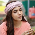 Ritu Varma Instagram - Hmm what’s Shubha upto? 🤔 #NithamOruVaanam/ #Aakasham in cinemas from Nov 4th 💕 @ashokselvan @aparna.balamurali @shivathmikar @rakarthik_dir @sagarpentela @riseeastentertainment @viacom18studios @gopisundar__official @vidhuayyanna @editoranthonyofficial @zmcsouth @donechannel1 @teamaimpro