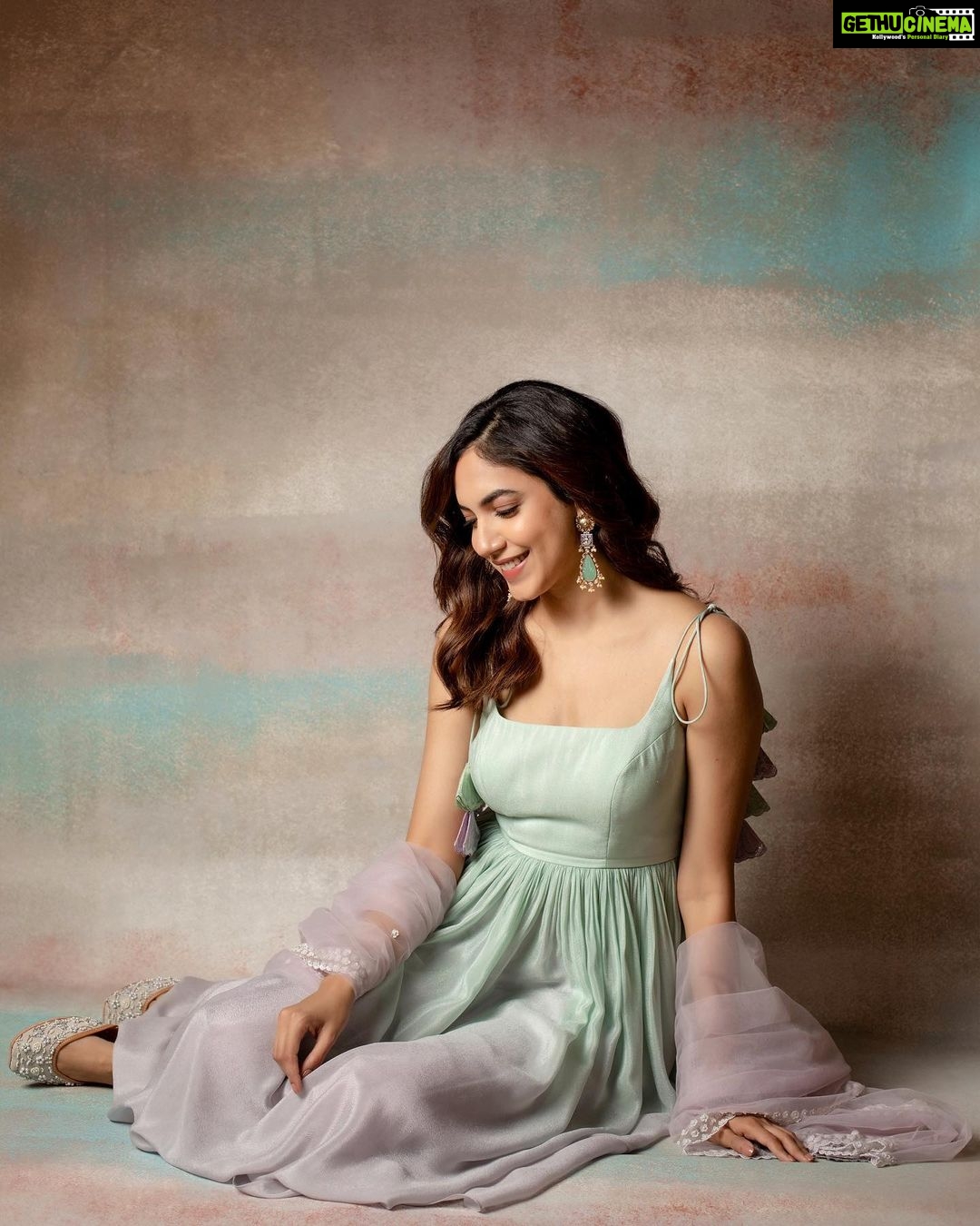 Ritu Varma Instagram - Candy floss dreams ☁️ For #NithamOruVaanam promotions Outfit @geethikakanumilli Jewellery @houseofqc Stylist @sandhya__sabbavarapu Styling team @team_sandhya @rashmi_angara @thumu_bhavana @sirichandana_medi Photography @kiransaphotography