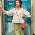 Ritu Varma Instagram - Shubha, captured by Arjun(@ashokselvan) 🤓👱🏼‍♀️ #NithamOruVaanam