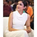 Ritu Varma Instagram - From the pre-release event of #NithamOruVaanam in Chennai last night!! 4 days to go!! See you all in cinemas ❤️ 📸 @planwcreadios @ashokselvan @aparna.balamurali @shivathmikar @rakarthik_dir @sagarpentela @riseeastentertainment @viacom18studios @gopisundar__official @vidhuayyanna @editoranthonyofficial @zmcsouth