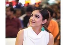 Ritu Varma Instagram - From the pre-release event of #NithamOruVaanam in Chennai last night!! 4 days to go!! See you all in cinemas ❤️ 📸 @planwcreadios @ashokselvan @aparna.balamurali @shivathmikar @rakarthik_dir @sagarpentela @riseeastentertainment @viacom18studios @gopisundar__official @vidhuayyanna @editoranthonyofficial @zmcsouth