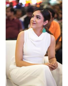 Ritu Varma Instagram - From the pre-release event of #NithamOruVaanam in Chennai last night!! 4 days to go!! See you all in cinemas ❤️ 📸 @planwcreadios @ashokselvan @aparna.balamurali @shivathmikar @rakarthik_dir @sagarpentela @riseeastentertainment @viacom18studios @gopisundar__official @vidhuayyanna @editoranthonyofficial @zmcsouth