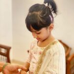 Rucha Hasabnis Instagram - Saare sitare uske liye Happy Diwali 🌟 . . Ruhi’s outfit- @freesparrowkids 🧿🐇🧿