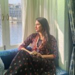 Rucha Hasabnis Instagram - Chasing the sun. @rustorangedotcom @ananyaarora2013 #beautifulrajasthan #udaipurdiaries #vacations