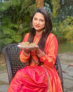 Rucha Hasabnis Instagram - Happy makar sankranti 💥
.
Tilgul ghya ani goad goad bola🧡
.
.

Outfit- @the_homeaffair_jaipur 
PR- @dinky_nirh