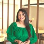 Rucha Hasabnis Instagram - Santa must be busy with kids, wishes & gifts. So I thought to become one and surprise my niece with Carvaan Mini Kids.📻 It has several different rhymes, stories, learnings & mantras that will make learning fun & easy. This Christmas, 'Bano Baccho Ke Santa' and gift your kids the joy of learning today🎅🏻 @saregama_official #Saregama #Carvaan #CarvaanMiniKids #Christmas #BanoBacchoKeSanta #ChristmasGift #Gift #GiftIdeas #XMas #Holidays