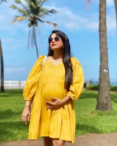 Rucha Hasabnis Instagram - This beautiful sunshine yellow maternity dress is from my sister-in-law’s brand @mamaste.in
Absolutely love thier collection. It’s so hard to pick just one. Go check them
out and give your love 💕 
Super proud of you @shelar_shraddha 😘❤️