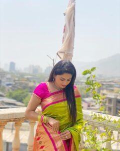 Rucha Hasabnis Instagram - गुढीपाडवा व नुतन वर्षाच्या हार्दिक शुभेच्छा
.
.
#gudipadwa2022 #marathimulgi