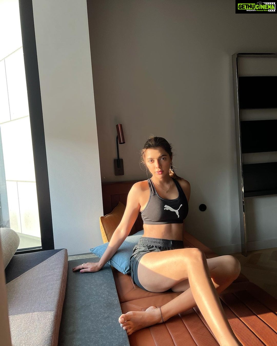 Ruhi Singh Instagram - Felt cute might delete later lol No make up, just a great feeling ❤️ also a reminder to stop trying to be perfect and just embrace and celebrate yourself! High time we stopped worrying about oh my god is my hair ok, or will I be liked enough, am I doing enough! (Trust me, I’ve had quite the journey lol) Come on stop it you! You’re wonderful, you’re perfect, you’re God’s creation, and nothing can stop you once you see yourself as the goddess that you are! Let’s laugh more, be nice to people and stress less. So now go! win!