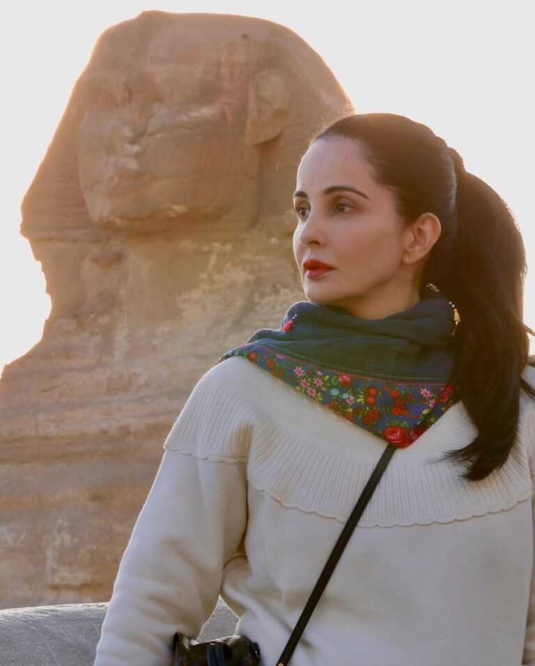 Rukhsar Instagram - Back to posting Egypt pictures!. . #egypt #gizapyramids #thegreatsphinx #ancientegypt Great Sphinx of Giza