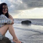 Rukhsar Instagram - Sea and Me. . Swipe please😻. . . #instagram #instagramers Apne Gaon Mein