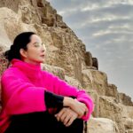 Rukhsar Instagram - “The Pyramid shape is said to hold many secrets and amazing properties! One of them is a sense of wonder”. Vera Nazarian. . #pyramidsofgiza #gizapyramids #mesmerising #majestic #wonderoftheancientworld #egypt #cairo Giza Pyramids