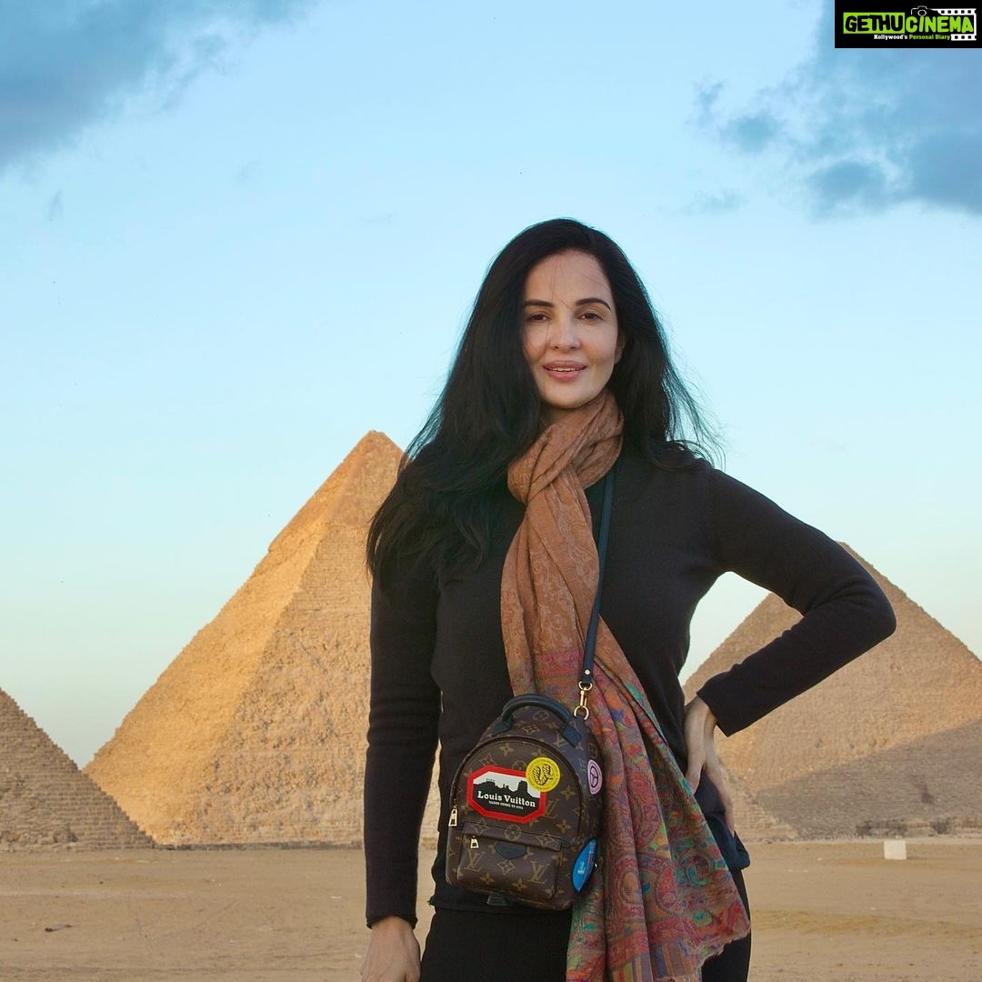 Rukhsar Instagram - Magnificent!. #pyramids #pyramidsofgiza #magnificent #wonderoftheworld #egypt Cairo, Egypt