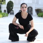 Rukhsar Instagram - ✔️. . . #black #blackisbeautiful #sunlightphotography #summer #lucknow Taj Mahal, Lucknow