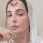 Rukhsar Instagram - "सुना है बोले तो बातों से फूल झड़ते हैं यह बात है तो चलो बात करके देखते हैं". . अहमद फ़राज़. . #indian #heirloomjwellery #khudkitareef