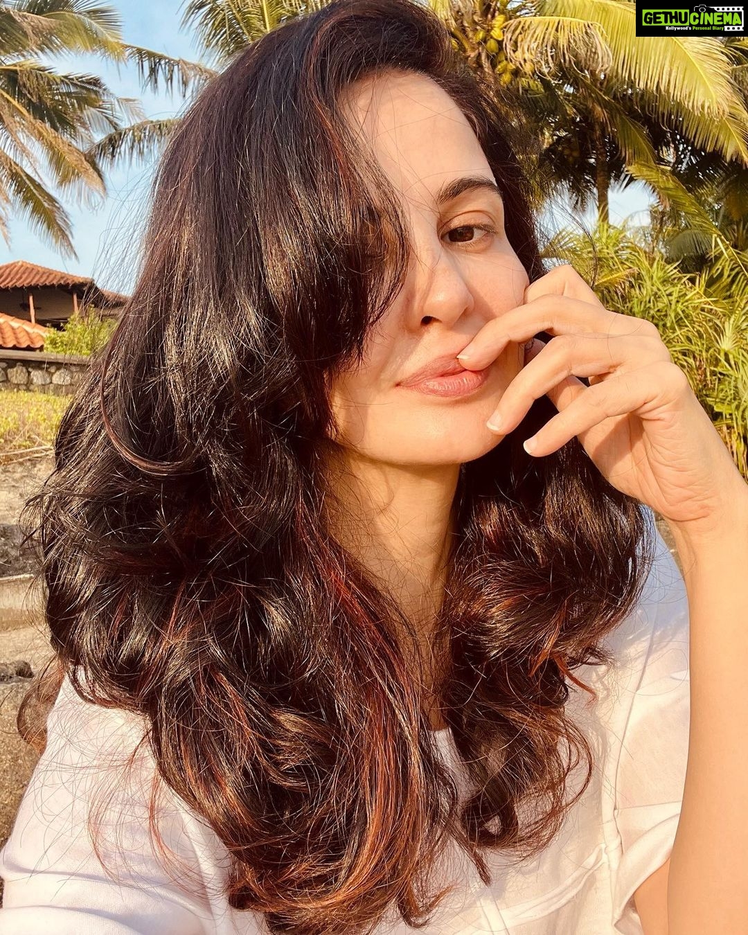 Rukhsar Instagram - . Sunshine in Srilanka🌻. . #srilanka #lanka #beach #sunshine #colombo #bantota_beach Colombo, Sri Lanka