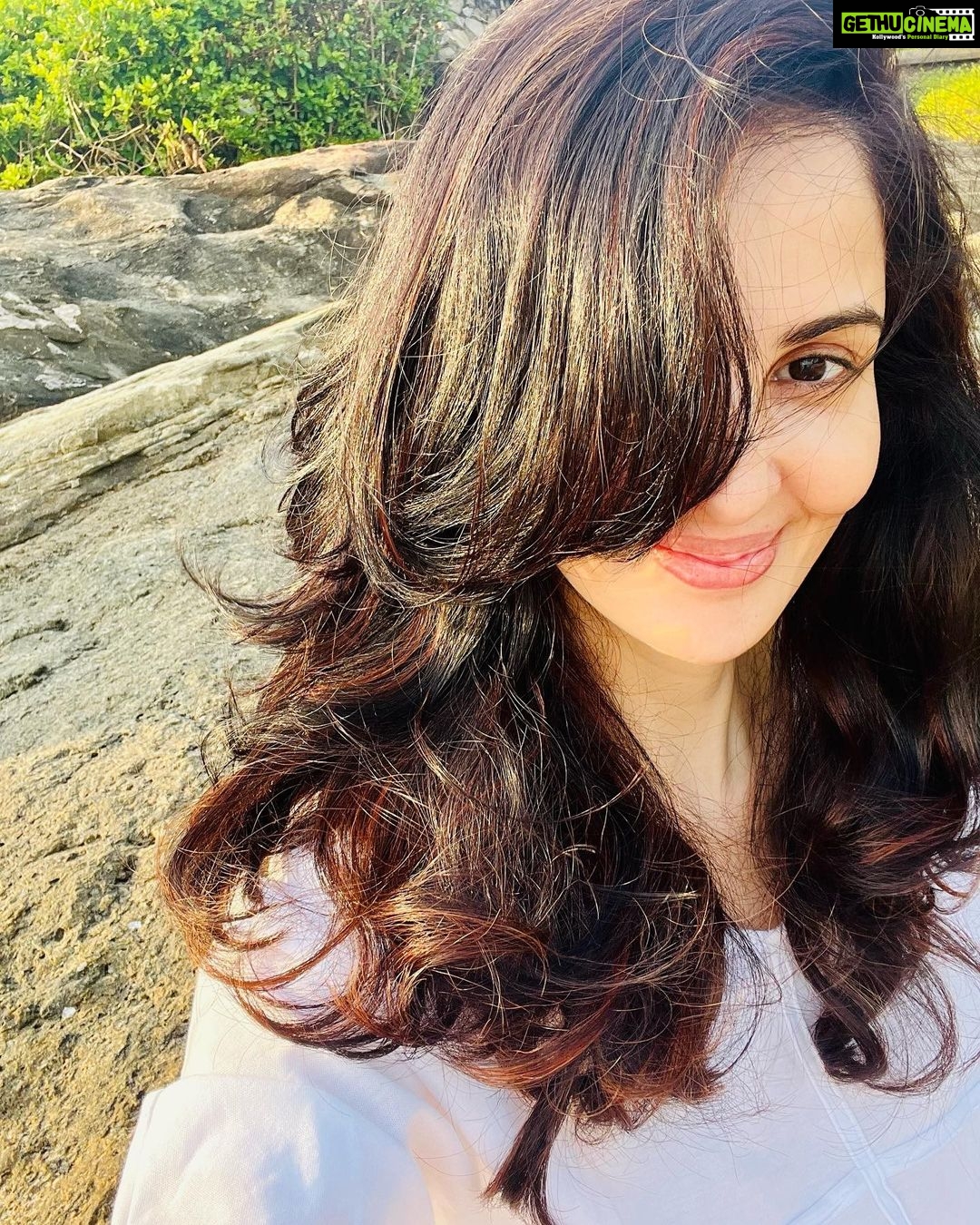 Rukhsar Instagram - . Sunshine in Srilanka🌻. . #srilanka #lanka #beach #sunshine #colombo #bantota_beach Colombo, Sri Lanka