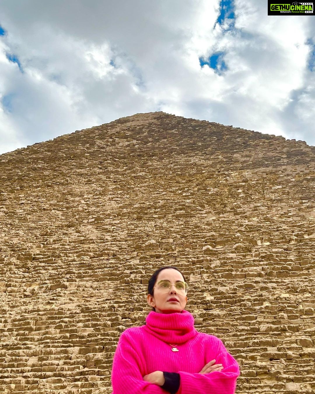 Rukhsar Instagram - “The Pyramid shape is said to hold many secrets and amazing properties! One of them is a sense of wonder”. Vera Nazarian. . #pyramidsofgiza #gizapyramids #mesmerising #majestic #wonderoftheancientworld #egypt #cairo Giza Pyramids