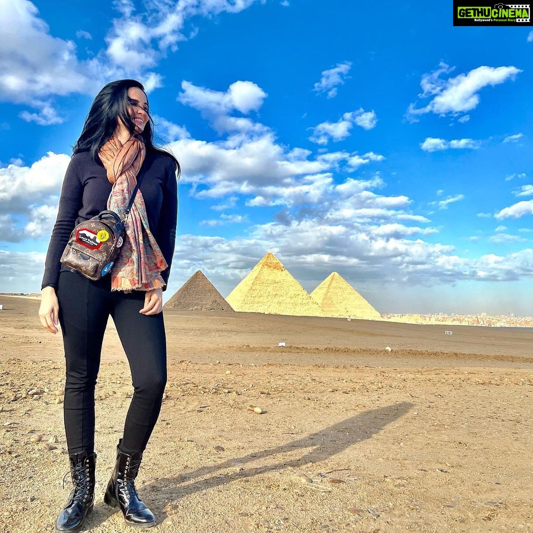 Rukhsar Instagram - Magnificent!. #pyramids #pyramidsofgiza #magnificent #wonderoftheworld #egypt Cairo, Egypt
